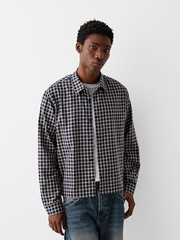 Bershka Regular fit Button Up Shirt in Blue: front