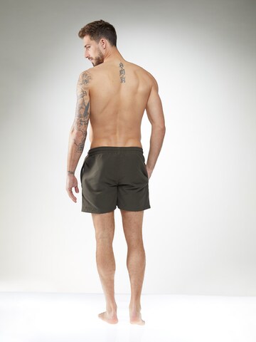 Shorts de bain 'MADDOX' ABOUT YOU x Kevin Trapp en vert