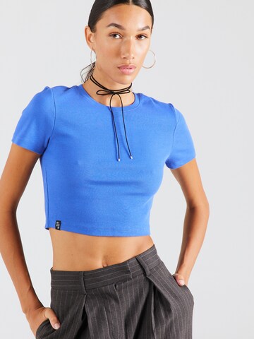 T-shirt 'BETTY' ONLY en bleu : devant