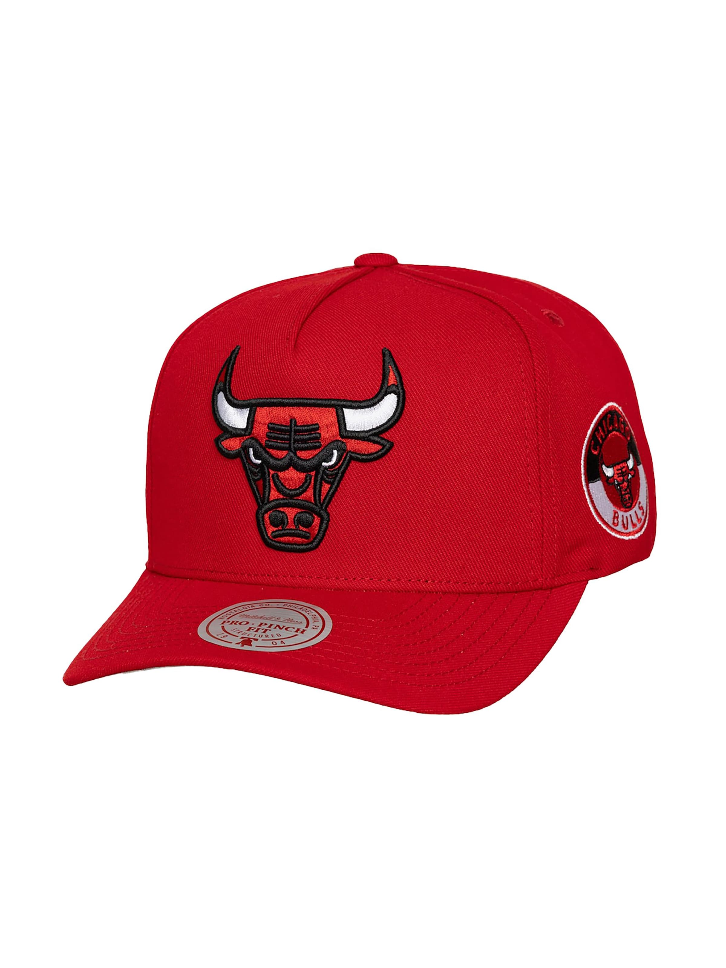 Mitchell & Ness Cap 'Chicago Bulls' in Red: front