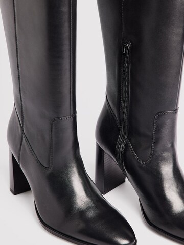 NA-KD Stiefel in Schwarz