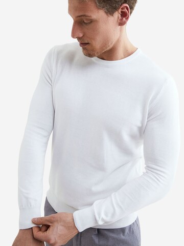 Il Lanificio Sweater in White: front
