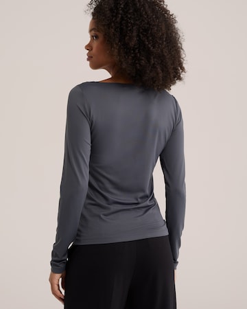 Tricou de la WE Fashion pe gri