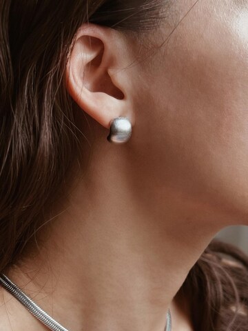 Kamakula Earrings 'Minimal Dome' in Silver