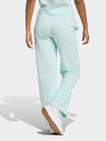 ADIDAS SPORTSWEAR - Pierna ancha Pantalón deportivo en verde