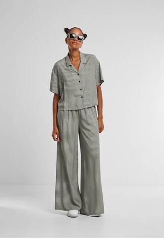 Urban Classics Μπλουζάκι ' Ladies Resort Shirt ' σε πράσινο