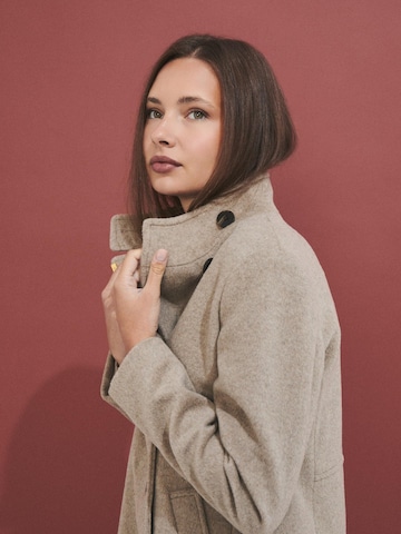 HANNIBAL LAGUNA COLLECTION Outdoormantel 'Women’s coat with a funnel neck and button fastening'‌ in Beige