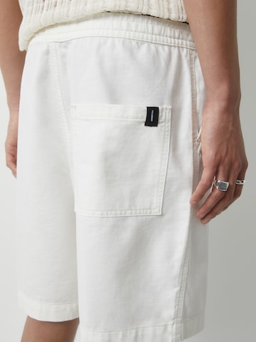 Pull&Bear Regular Trousers in White