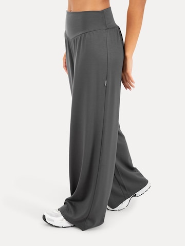 Loosefit Pantalon ' Jorina ' Smilodox en gris