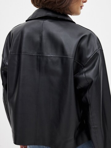 NA-KD Jacke in Schwarz