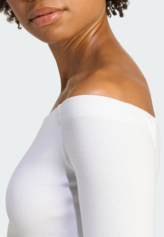 ADIDAS ORIGINALS - Camiseta 'Essentials' en blanco