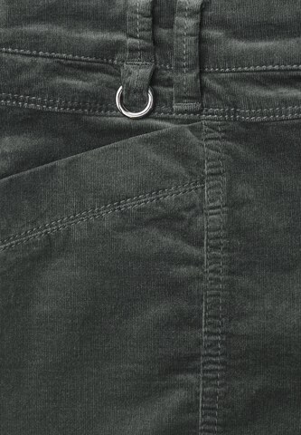 STREET ONE Barrel Kalhoty 'Karlie' – zelená
