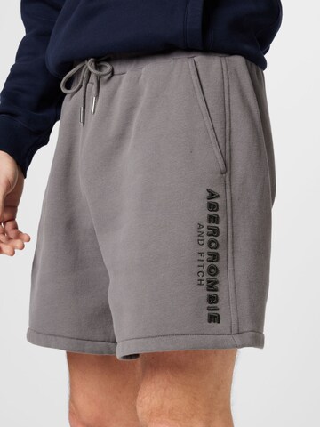 Loosefit Pantaloni di Abercrombie & Fitch in grigio