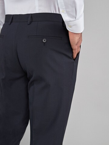 Regular Pantalon à plis Next en bleu