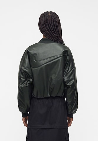 Nike Sportswear Prehodna jakna | črna barva