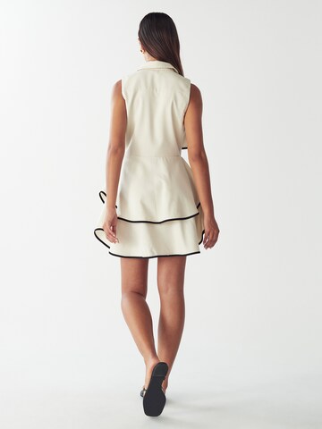 Willa - Vestidos camiseiros em bege: atrás