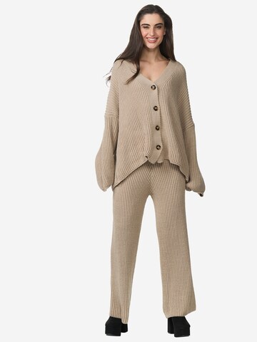 Elara Hausanzug in Beige: Vorderseite