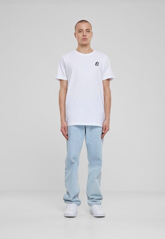 Maglietta 'Dice Fire EMB Tee' di Mister Tee in bianco