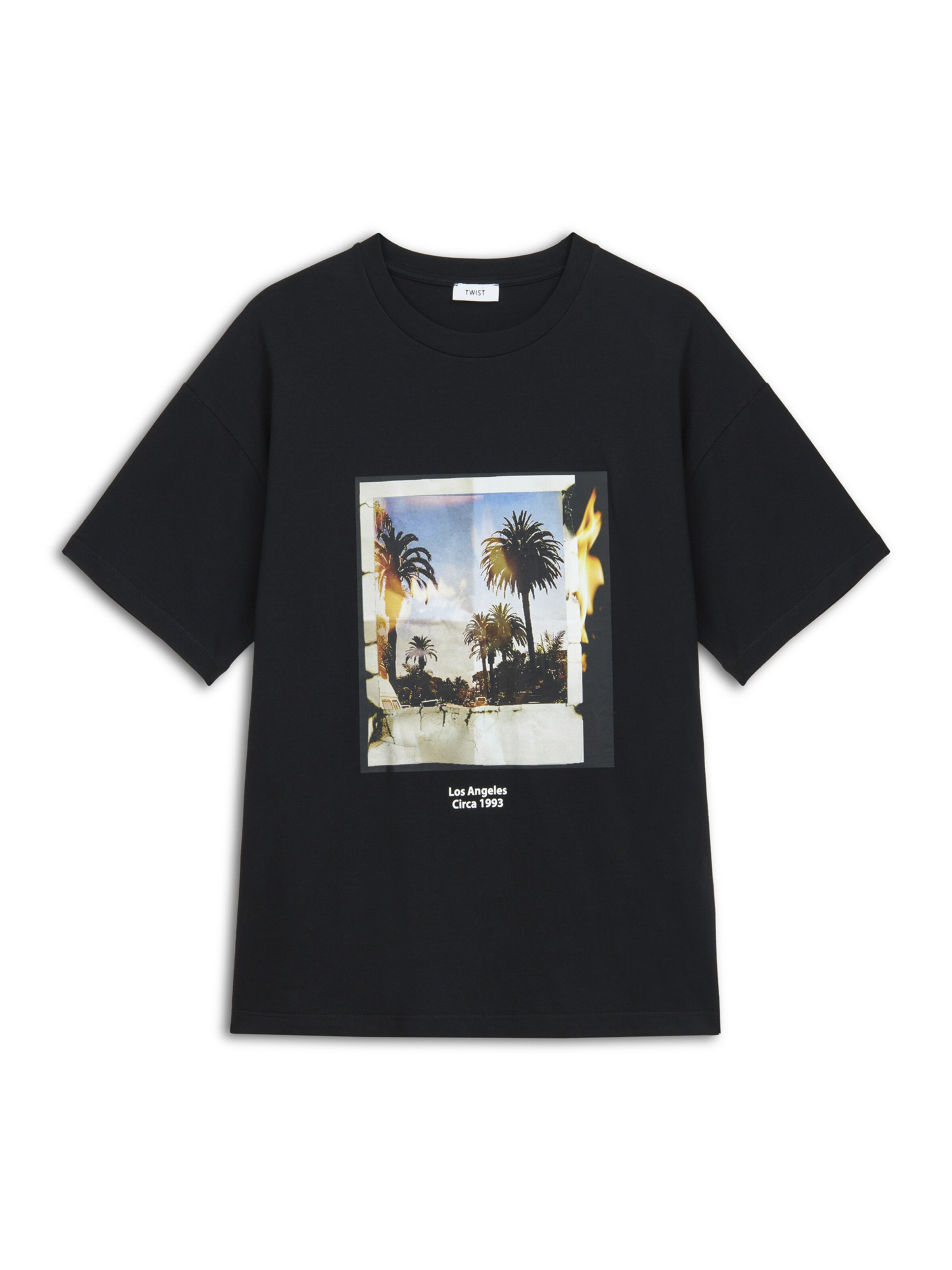 Twist Shirt in Black: front