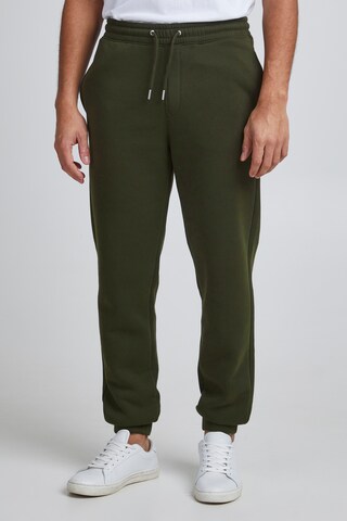 !Solid Tapered Pants 'Lenz' in Green: front