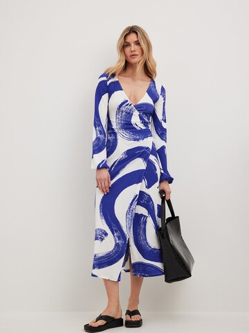 Robe NA-KD en bleu : devant