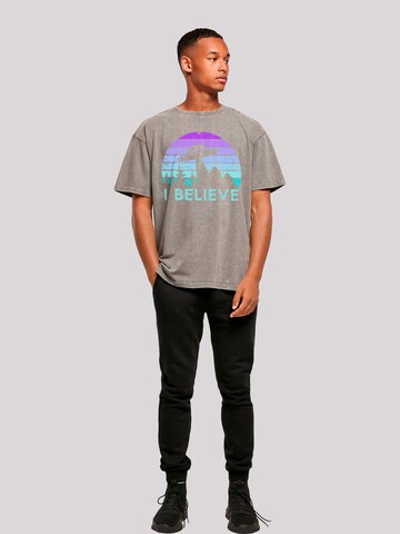 T-Shirt 'I BELIEVE UFO Alien Raumschiff Retro' F4NT4STIC en gris