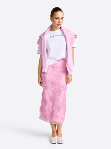 Tricou de la Rich & Royal pe alb