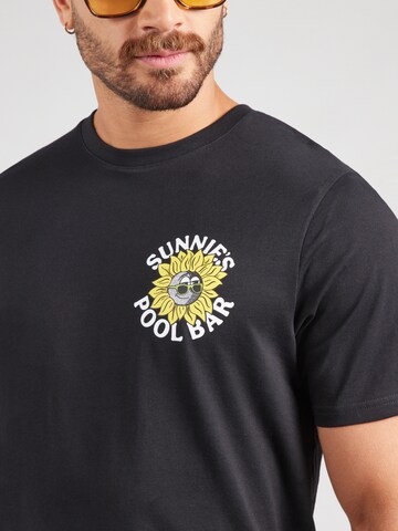 T-Shirt 'Sunnies Pool Bar' Lyle & Scott en noir