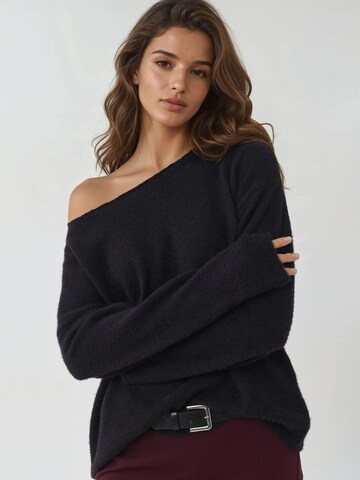 Hiccup Oversized Sweater in Black
