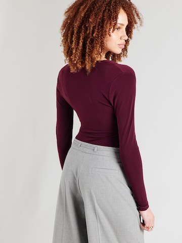 raudona ABOUT YOU Marškinėliai-glaustinukė 'Isa'