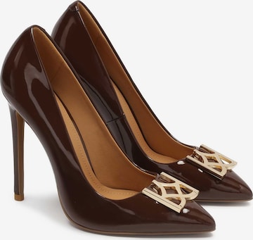 Kazar Pumps in Brown