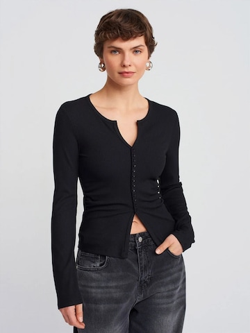 Dilvin Shirt in Schwarz: Vorderseite