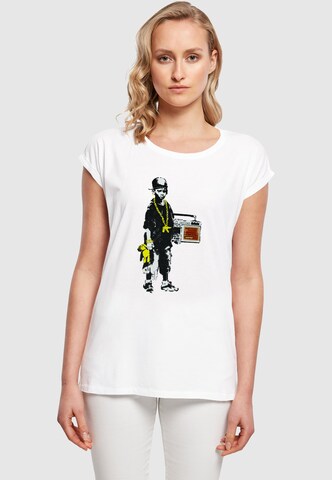 Merchcode T-Shirt 'Boy With Teddy' in Weiß: Vorderseite