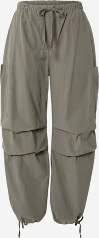 WEEKDAY Cargo Pants 'Skyler' in Green: front