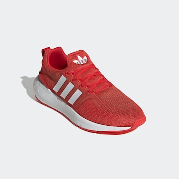 ADIDAS ORIGINALS - Zapatillas deportivas bajas 'Swift Run 22' en rojo