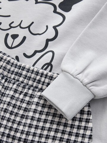 Next - Conjuntos em cinzento