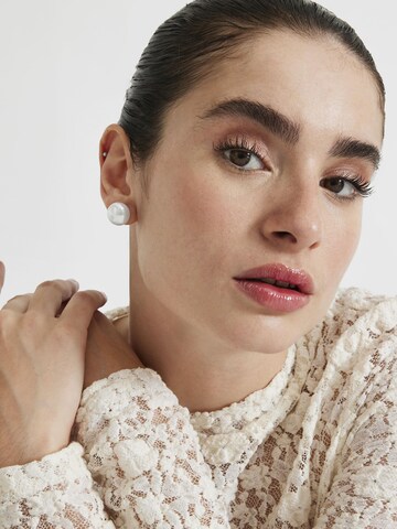 Orecchini 'Nandi' di Luxenter in bianco