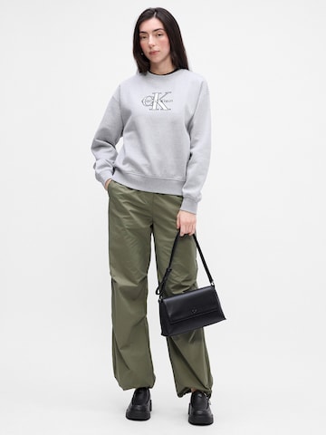 Calvin Klein Jeans Sweatshirt in Grau