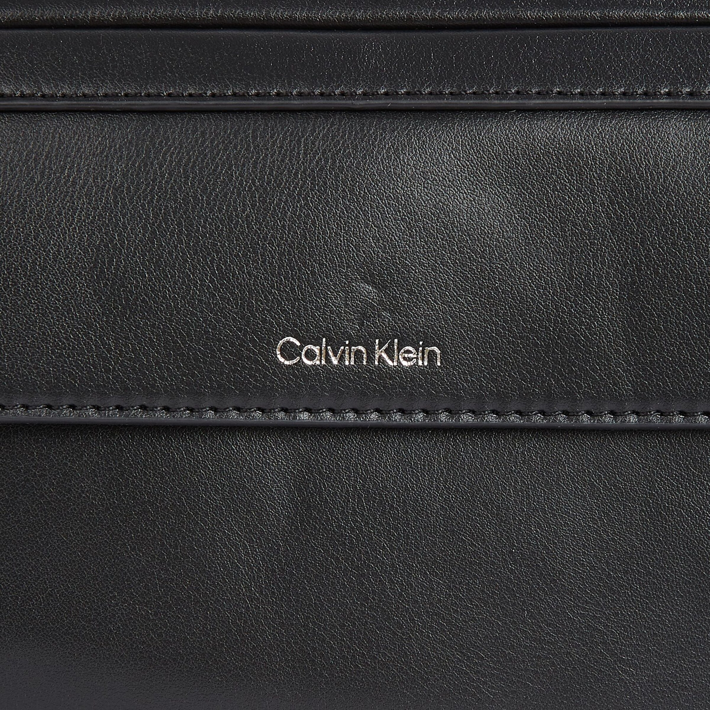 Calvin Klein Toiletry Bag in Black