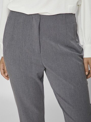 Tapered Pantaloni 'Varone' di VILA in grigio