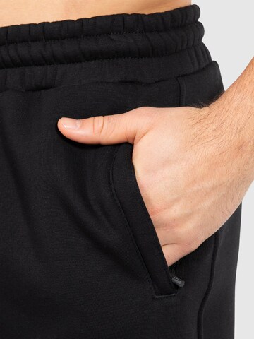 Effilé Pantalon de sport ' Athlete' Smilodox en noir