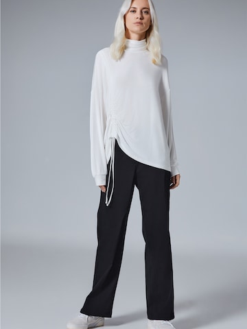 4TAILORS Paita 'Charlene' värissä valkoinen