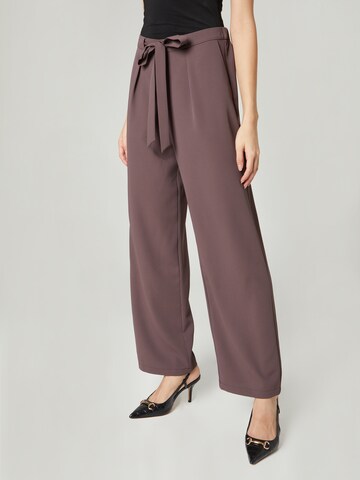 Guido Maria Kretschmer Women Wide Leg Hose 'Nola' in Braun: Vorderseite