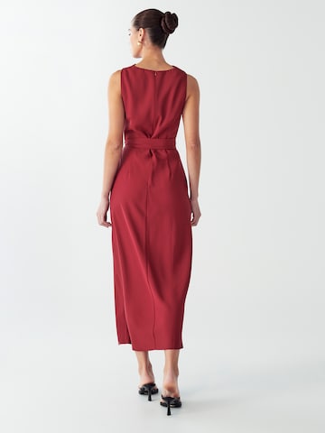 Abito di Willa in rosso: dietro