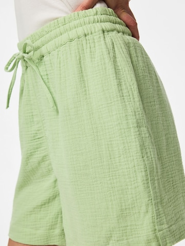 Loosefit Pantalon PIECES en vert