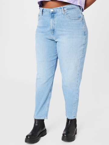 Tommy Jeans Curve Tapered Jeans in Blue: front