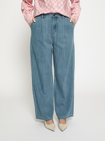 Peppercorn Regular Pants 'Noèlle' in Blue: front