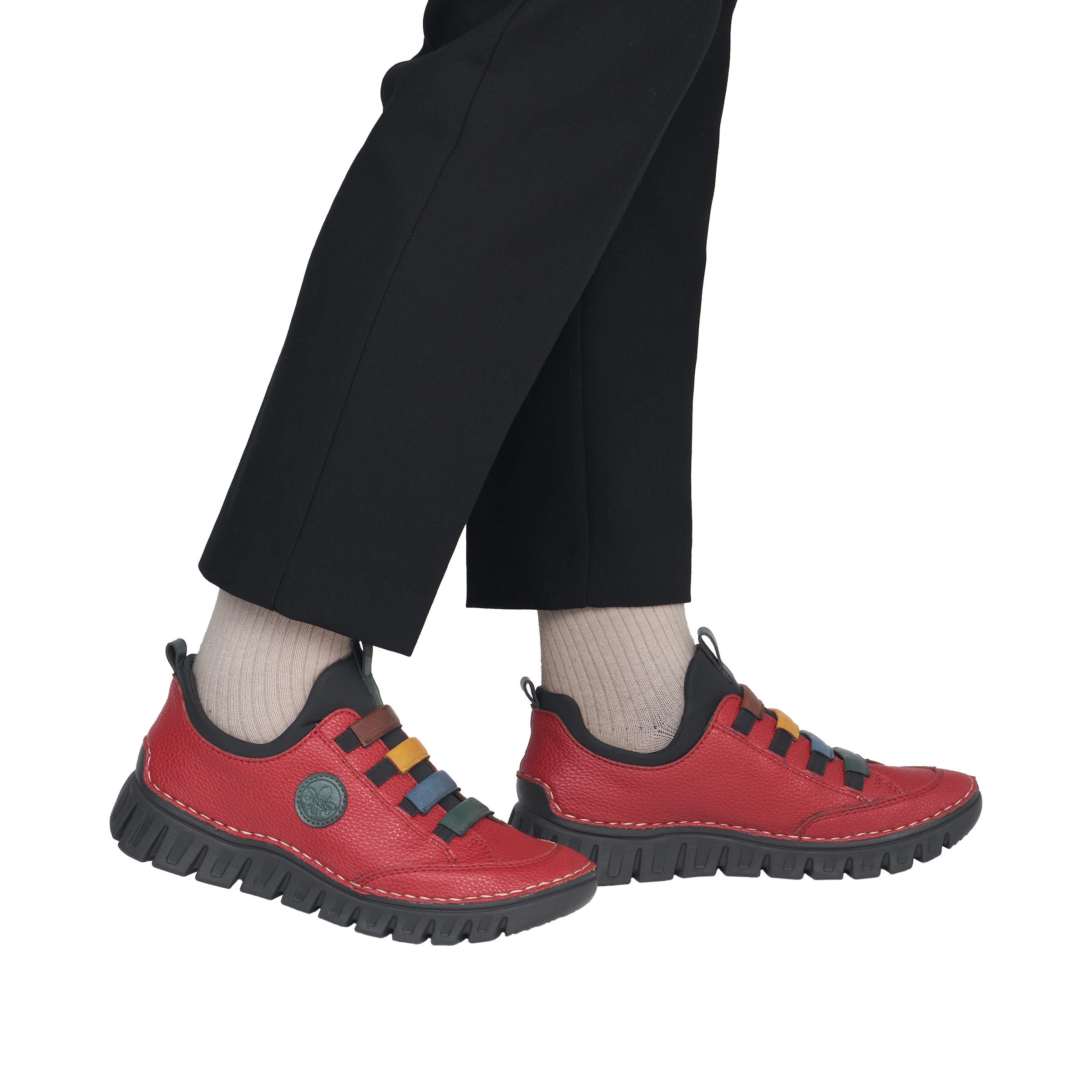 Baskets basses Rieker en rouge : devant