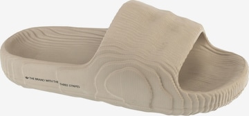 ADIDAS ORIGINALS Strand-/badschoen in Bruin: voorkant