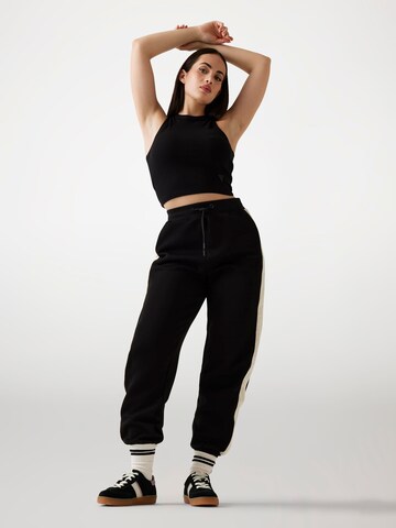GUESS Tapered Broek in Zwart